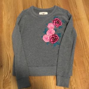crew neck sweater with flower embroidery
